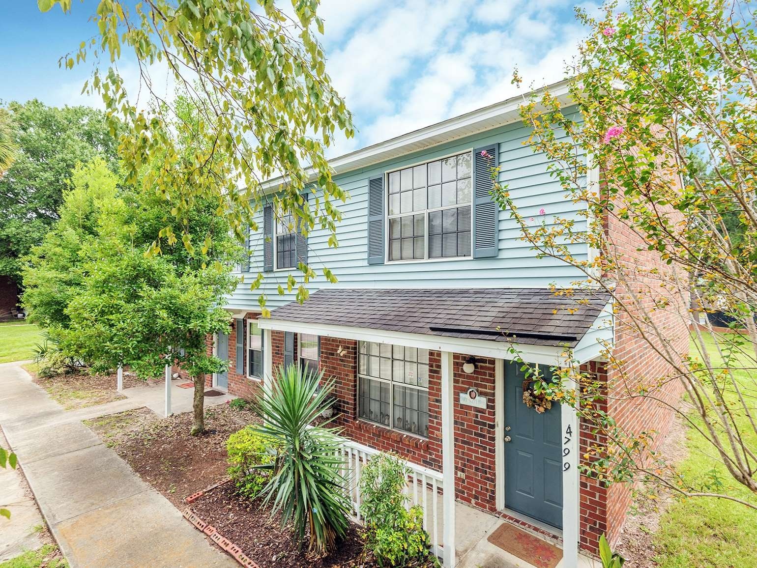 outside view of building at Chester Place Townhomes located in North Charleston, SC