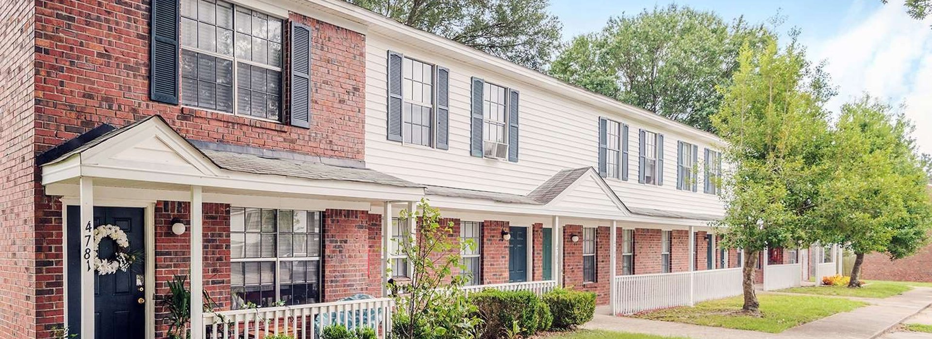 outside view of building at Chester Place Townhomes located in North Charleston, SC